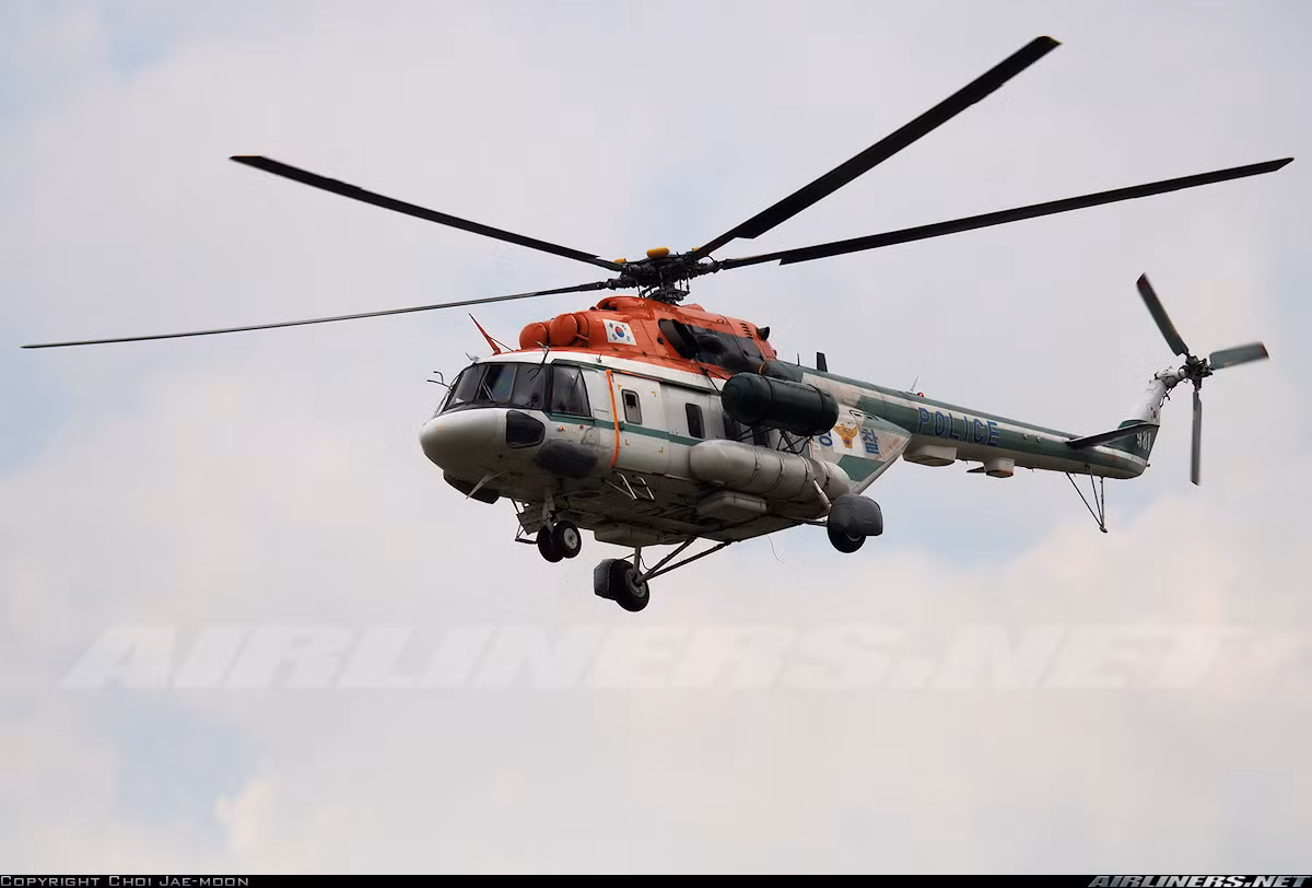 Theo nguồn tin của Flight Global, Mi-17KF được sản xuất tại nhà máy Kazan Helicopter với phần khung thân, động lực cơ bản, nhưng trang bị hệ thống điện tử hàng không phương Tây do Kelowna (Canada) lắp đặt. Nguồn ảnh: Airlines.net