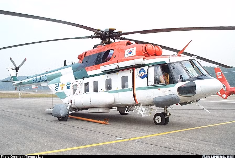 Không có thông tin chi tiết về thương vụ đặc biệt này. Chỉ có tạp chí Flight Global đưa tin ngày 18/8/1999 rằng, nhà máy Kazan (Nga) đã chuyển giao chiếc trực thăng Mi-17KF đầu tiên cho Tập đoàn LG International của Hàn Quốc. Nguồn ảnh: Airlines.net