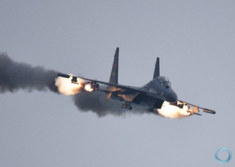 Tại chiến trường này, Su-35 thường mang theo bom và đặc biệt là rocket để bắn thẳng vào tiền đồn của đối phương.