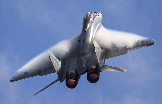 Su-35 được trang bị 2 động cơ Lyulka AL-35F điều chỉnh hướng phụt 3D, có lực đẩy thường 74.5 kN và khi đốt nhiên liệu phụ trội lực đẩy tăng lên 142 kN mỗi chiếc.