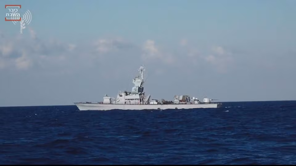 Ngoài ra Sa'ar 4.5 còn được tích hợp cả bệ phóng dành cho máy bay không người lái cảm tử kiểu Harpy hay Harop, có thể tung đòn tấn công tầm xa hoặc trinh sát rất sâu trong đất liền đối phương.