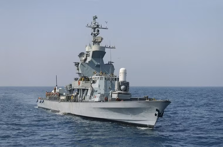 Được biết chiếc Reshef sẽ dựa trên S-72, được mô tả là "thiết kế đã được chứng minh" (mặc dù chưa có đơn đặt hàng nào) và có thể "chống đỡ thành công các mối đe dọa và thách thức mới" đối với Hải quân Israel.