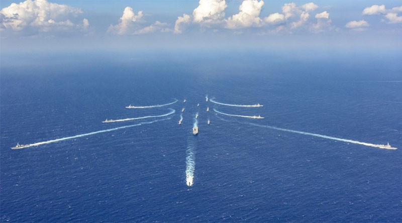 Trong cuộc diễn tập, lực lượng JMSDF và Mỹ sẽ phối hợp với nhau ở các chiến trường trên không, trên và dưới mặt biển, yêu cầu tất cả các đơn vị tham gia tập luyện theo một kịch bản toàn diện. Ảnh: JMSDF.