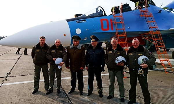 Bộ Quốc phòng Belarus cho biết, 2 chiếc tiêm kích Su-30SM đầu tiên trong tổng số 12 máy bay mà nước này đặt hàng tổ hợp Irkut chế tạo đã đến căn cứ không quân số 61 ở Baranovichy vào ngày 13/11.