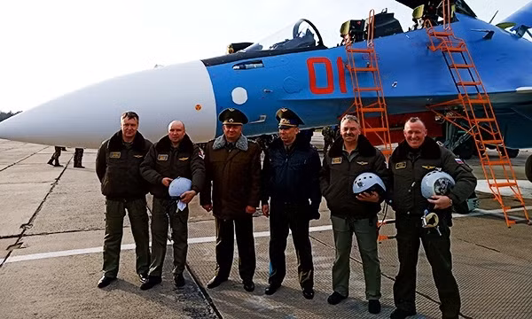 Bộ Quốc phòng Belarus cho biết, 2 chiếc tiêm kích Su-30SM đầu tiên trong tổng số 12 máy bay mà nước này đặt hàng tổ hợp Irkut chế tạo đã đến căn cứ không quân số 61 ở Baranovichy vào ngày 13/11.