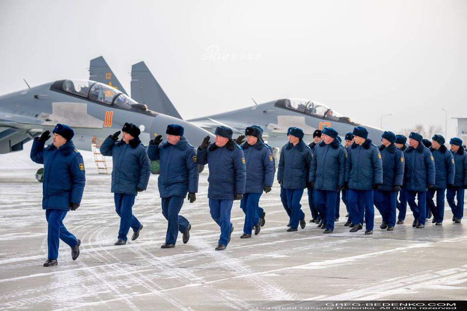 Nhưng dưới hiệu lực của các lệnh cấm vận, có lẽ không quân Belarus đã đồng ý sẽ sử dụng hoàn toàn thiết bị điện tử hàng không do Nga chế tạo để việc cung cấp máy bay diễn ra suôn sẻ hơn.