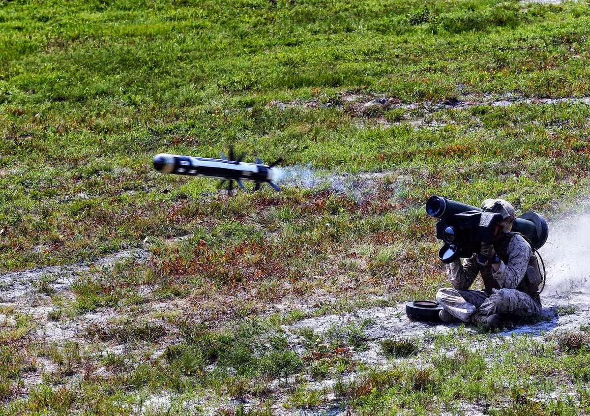 Bản nâng cấp FGM-148F Javelin còn được trang bị đầu đạn đa năng có khả năng tiêu diệt sinh lực đối phương, phá hủy các mục tiêu thiết giáp, phá hủy các công trình, công sự và chế độ hoạt động quang-hồng ngoại giúp tác chiến tốt hơn trong đêm tối.