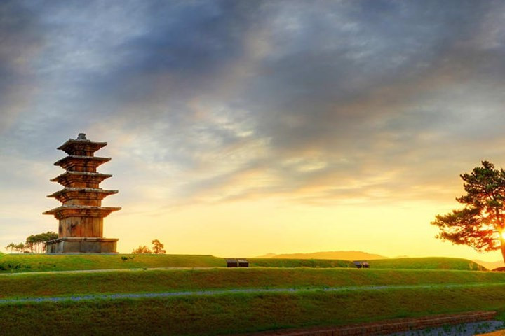 Phong cảnh ấn tượng tại khu vực chùa 5 tầng ở Wanggungri, Iksan, tỉnh Bắc Jeolla, Hàn Quốc.