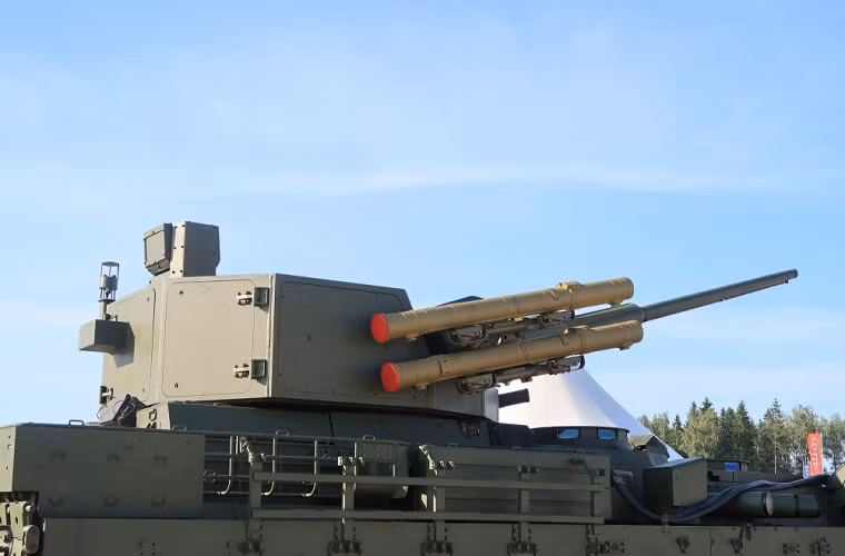 Dựa trên hình dáng bên ngoài cũng như việc đồng bộ hóa giữa các hệ thống vũ khí của Quân đội Nga hiện tại, nhiều khả năng T-15 Armata 2018 được trang bị pháo 57mm BM-57 vốn được trang bị trên tổ hợp vũ khí chiến đấu tự động AU-220M Baikal cũng do Uralvagonzavod phát triển và được giới thiệu lần đầu tiên vào năm 2016. Nguồn ảnh: Bastion-Karpenko.