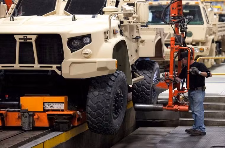 Theo ước tính của hãng Oshkosh, trong giai đoạn từ nay đến năm 2040, Lục quân Mỹ cần tới 49.000 chiếc Oshkosh L-ATV với 5 biến thể khác nhau trong đó chưa bao gồm hơn 5.000 chiếc cho Thủy quân Lục chiến Mỹ. Theo ước tính để thay thế hoàn toàn 55.000 chiếc Humvee, Lầu Năm Góc sẽ phải chi ra ít nhất 22 tỷ USD kéo dài trongg vòng 20 năm. Nguồn ảnh: Truck Trend.