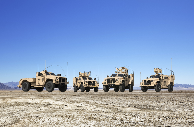 Việc Quân đội Mỹ lựa chọn Oshkosh L-ATV cho chương trình JLTV nằm ở hai yếu tố: Một là nó có mức giá rẻ hơn so với các mẫu JLTV khác (khoảng 250.000) và hai là khả năng bảo vệ của nó đối với binh sĩ bên trong xe đáp ứng được các yêu cầu do Lầu Năm Góc đưa ra. Tuy nhiên, khả năng phòng vệ của Oshkosh L-ATV vẫn có phần thua kém các mẫu xe bọc thép kháng mìn MRAP hạng nặng. Nguồn ảnh: Truck Trend.