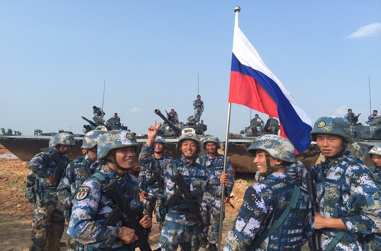 Ở một chiều hướng khác, việc Trung Quốc điều động tới 3.000 binh sĩ tham gia Vostok-2018 cũng cho thấy Bắc Kinh sẵn sàng ngã về phía Nga khi lợi ích chiến lược của mình bị Mỹ đe dọa. Và một liên minh quân sự mới giữa Nga và Trung Quốc là điều mà Mỹ hay các nước phương Tây không hề mong muốn, nhưng với chính sách đối địch của Washington hiện tại thì đây là điều sớm muộn gì cũng sẽ xảy ra... Nguồn ảnh: Submarine Matters.