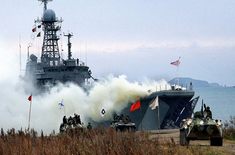 Nếu so sánh với cuộc tập trận lớn nhất trong lịch sử nước Nga gần đây là Zapad-81 (dưới thời Liên Xô) thì Vostok-2018 có mức huy động lực lượng lớn hơn gấp đôi 120.000 so với 300.000. Trong khi đó Zapad-81 có sự tham gia của gần 10 quốc gia thì Vostok-2018 chỉ có 3 nước. Nguồn ảnh: aktual24.ro