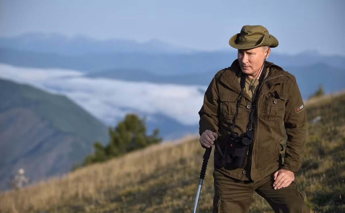 Những bức ảnh này được chụp trong lúc ông chủ Điện Kremlin dừng chân trên đường đến thành phố Kemerovo, trung tâm khai thác than, để tham dự cuộc họp với các quan chức chính phủ và lãnh đạo các công ty năng lượng hôm 27-8. Ảnh: Điện Kremlin.