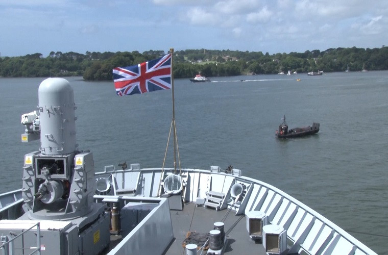 Boong chìm phía đuôi tàu có thể chứa 4 tàu đổ bộ cơ khí, 2 xuồng cao tốc để triển khai và thu hồi binh lính, phương tiện chiến đấu từ tàu lên bờ và ngược lại. Nguồn ảnh: Flickr