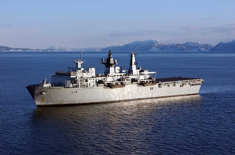 Trước khi tàu chiến Anh thăm Việt Nam, HMS Albion đã thăm nghĩa trang Yokohama ở Hodogaya, Nhật Bản, nơi yên nghỉ của 1.555 quân nhân Anh chết trong các trại tù ở Nhật Bản trong Chiến tranh Thế giới thứ 2. Nguồn ảnh: Wikipedia