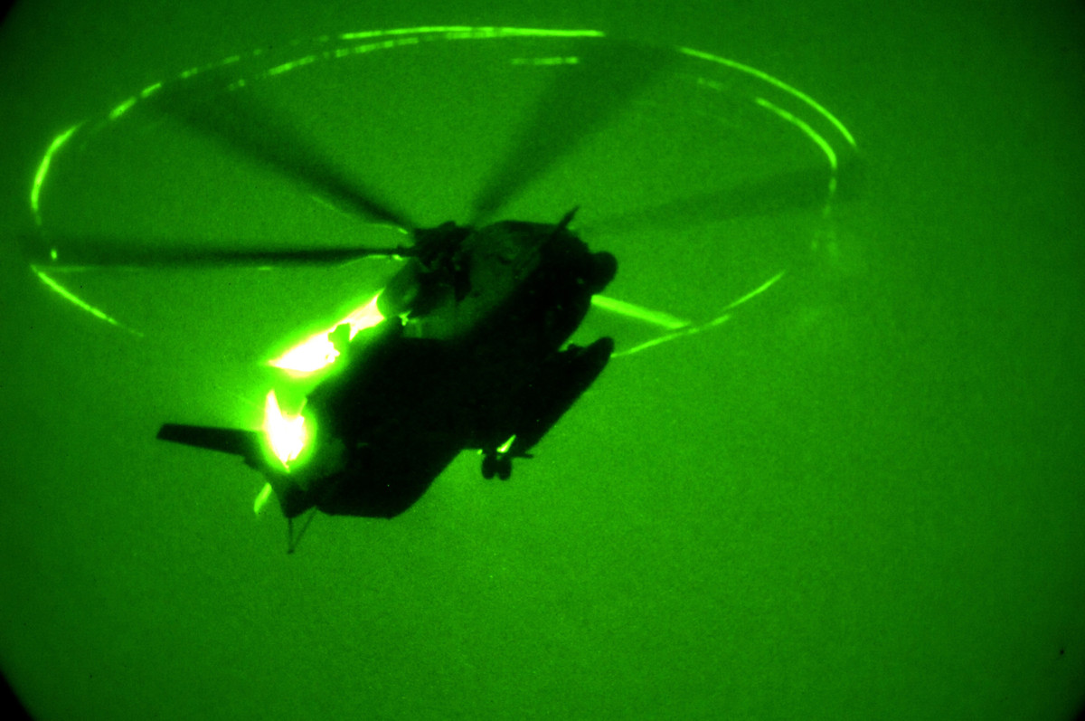 Để vận hành chiếc trực thăng này cần tới phi hành đoàn 6 người nhưng nó có thể chở theo tối đa 37 binh sĩ đầy đủ trang bị. tầm hoạt động của MH-53 lên đến hơn 1.000km và có thể được mở rộng với tiếp nhiện liệu trên không.