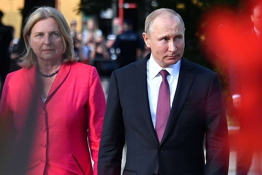 Bat ngo du cuoi Ngoai truong Ao, ong Putin choi don tam ly voi ca EU