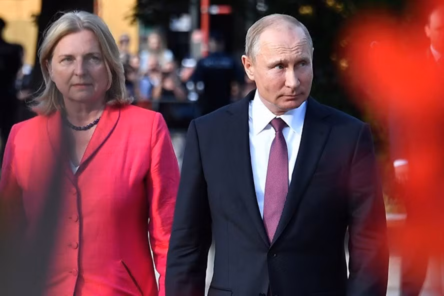 Bat ngo du cuoi Ngoai truong Ao, ong Putin choi don tam ly voi ca EU