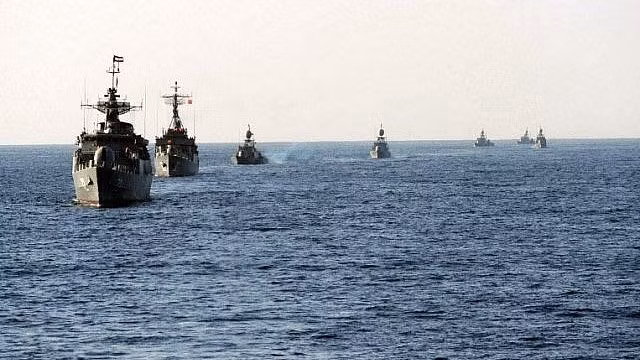 My: Iran se phai tra gia neu phong toa eo bien Hormuz