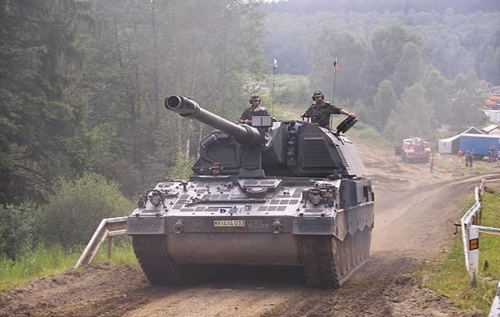 Tầm bắn tối đa đạt 30km đối với đạn thường và 40km với đạn tăng tầm. Ảnh: armyrecognition.