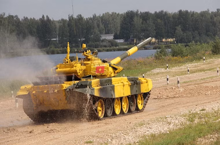 Cũng trong hai ngày thi vừa qua tốc độ xe tăng T-72B3 của Việt Nam chỉ đạt được từ 47-55km/h thấp hơn nhiều so với các đội khác vốn đều trên 60km/h. Nguồn ảnh: Sputnik.