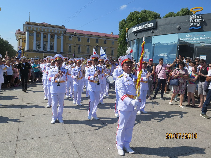 Bat ngo dai dien cua Viet Nam tai le duyet binh Ngay Hai quan Nga-Hinh-2