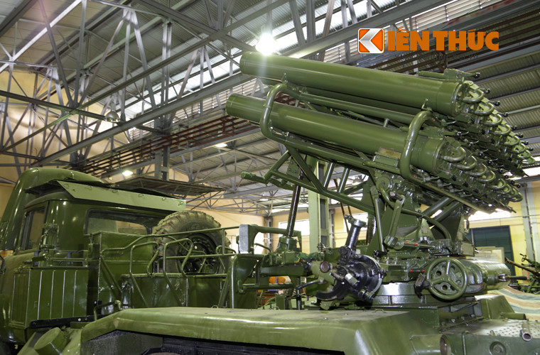 Pháo phản lực phóng loạt BM-14 được sơn mới tinh sau khi nhập “viện” ở nhà máy Z133 sau gần 50 năm hoạt động.