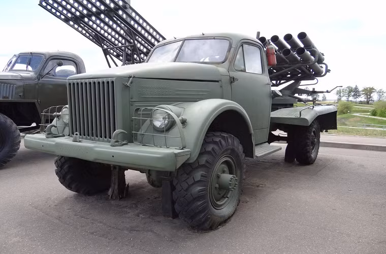 Về pháo BM-14, nó được phát triển ngay sau khi Chiến tranh Thế giới thứ 2 kết thúc sau sự thành công của BM-13 “Katyusha”, trong giai đoạn này quân đội Liên Xô cũng nhận thức được sức mạnh của các loại rocket phóng loạt không chỉ trong lục quân mà còn cả hải quân và không quân. Nguồn ảnh: Skitmeister. Nguồn ảnh: Skitmeister.