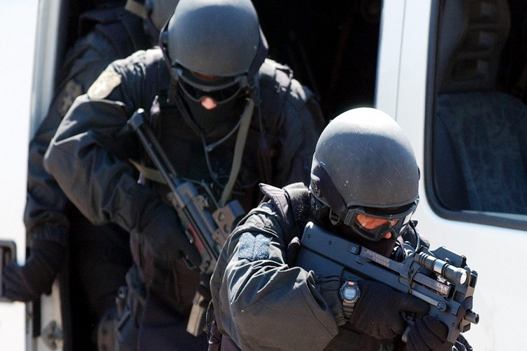 Nhìn chung, P90 là một khẩu tiểu liên tốt, có thiết kế nhỏ gọn, chứa được nhiều đạn, khả năng xuyên phá cao... đã chứng minh hiệu quả qua hơn 20 năm đưa vào sử dụng tại nhiều quốc gia trên thế giới. Giá thành của nó cũng ở mức dễ chịu vào khoảng 1.500 USD cho mỗi khẩu phù hợp với việc trang bị số lượng hạn chế cho các đơn vị đặc biệt. Nguồn ảnh: Defense Review.