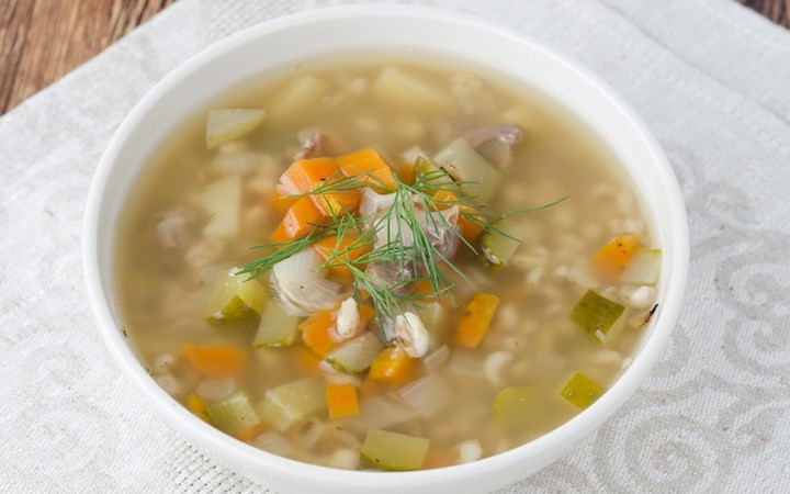 Món Leningrad Rassolnik, món súp nóng được nấu từ dưa chuột muối chua. Súp nóng rất phổ biến tại Nga và ngày nay món súp bao gồm thịt, khoai tây, dưa chuột muối, cà rốt và hành tây.