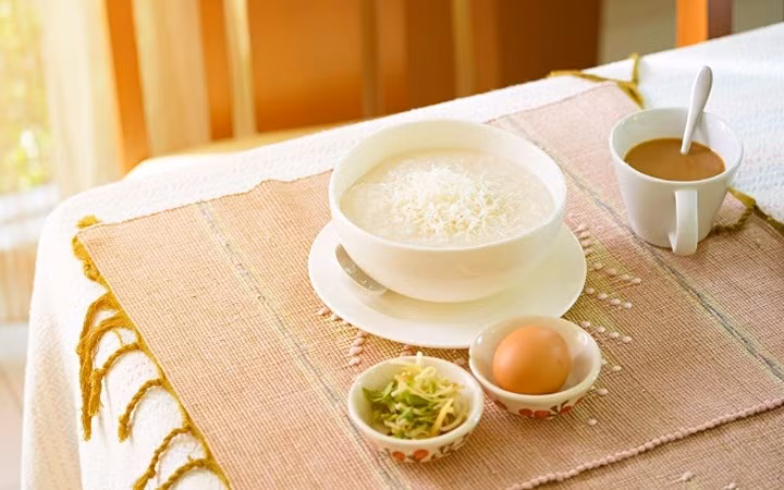 Kết quả một cuộc thăm dò về các món ăn chính được phục vụ cho lực lượng bộ binh Nga cho thấy, bữa sáng ưa thích của các binh sĩ Nga là cháo đặc với xúc xích hoặc bánh mì và trứng. Đây là bữa sáng điển hình. Có thể món cháo đặc không phải được ưa thích nhất, nhưng lại được nhiều binh sĩ lựa chọn vì có thể ăn một cách nhanh gọn.