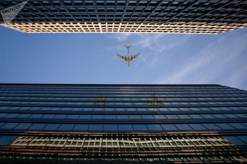 Máy bay ném bom chiến lược Tu-95MS tham gia một cuộc diễn binh.