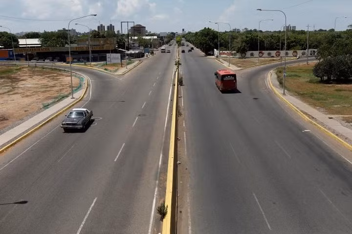 Một trục đường lớn trong giờ cao điểm ở thành phố Maracaibo, thủ phủ bang Zulia. Bang này từng sản xuất một lượng lớn thịt và sữa cho Venezuela mà không có điện để vắt sữa bò và giữ cho thịt khỏi bị hỏng.