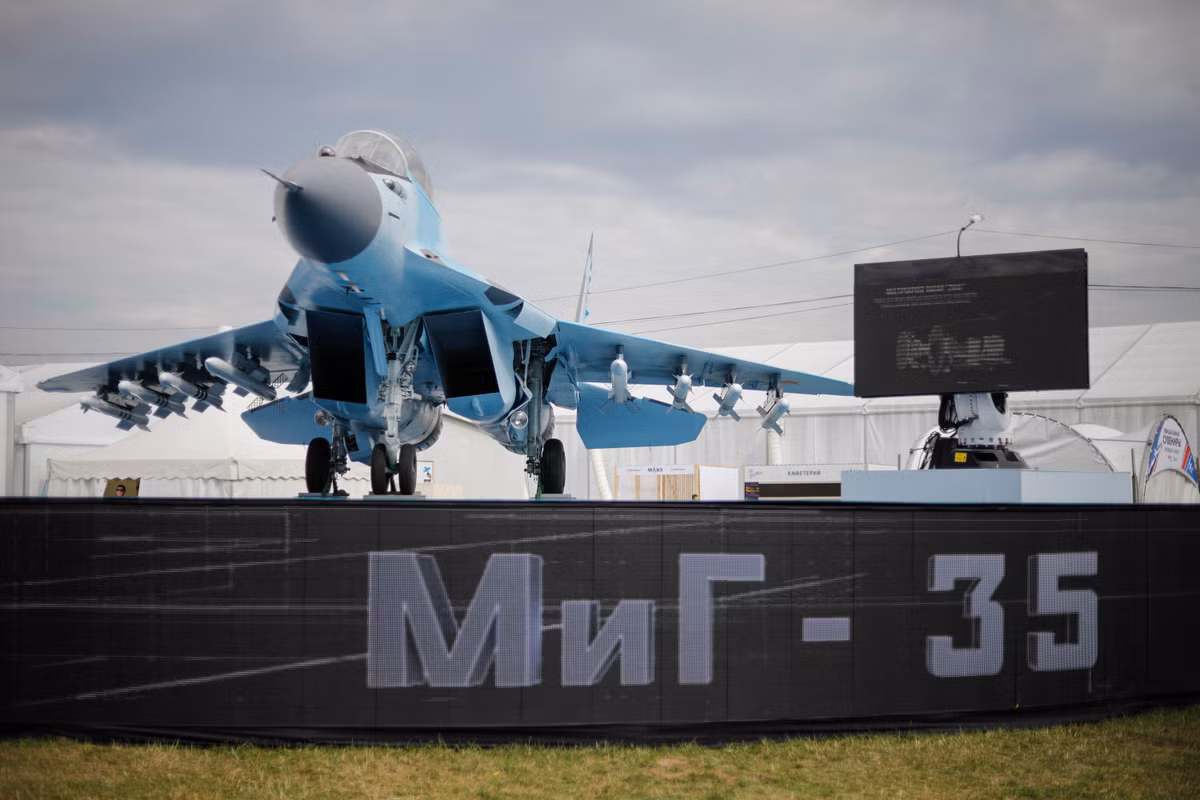 Theo hãng thông tấn Sputnik dẫn lời ông Yuri Slyusar - Chủ tịch Tập đoàn sản xuất máy bay thống nhất UAC cho biết, các chiến đấu cơ Mikoyan MiG-35 đầu tiên sẽ được bàn giao cho lực lượng Không quân Nga trước thời hạn. Đây cũng là dòng chiến đấu cơ Mikoyan mới đầu tiên của Không quân Nga sau nhiều thập kỷ. Nguồn ảnh: Mikoyan.