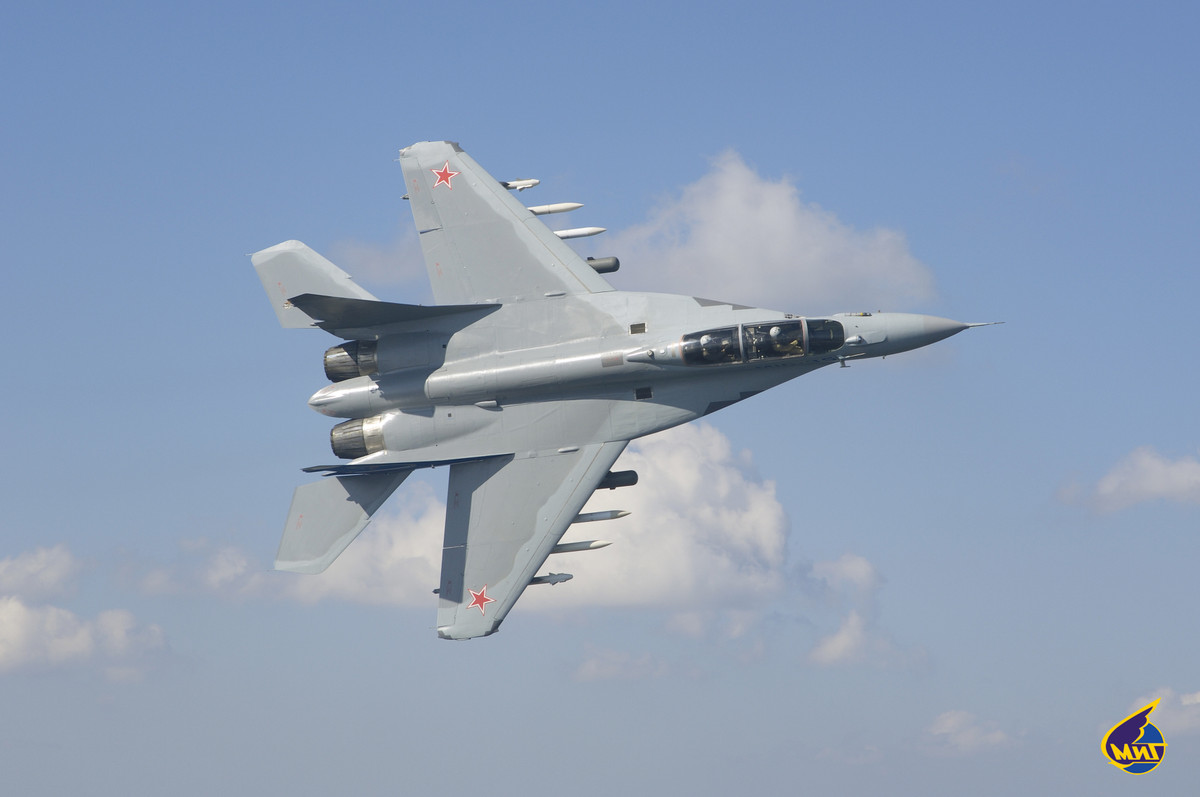MiG-35 cũng có thể thực hiện các nhiệm vụ tấn công để bảo vệ hoặc hỗ trợ lực lượng mặt đất. Đây cũng là loại máy bay được thiết kế để phù hợp với những sân bay dã chiến ngay tại mặt trận hoặc gần tiền tuyến, điều này đòi hỏi MiG-35 phải có được sự ổn định cao như MiG-29. Nguồn ảnh: Mikoyan.