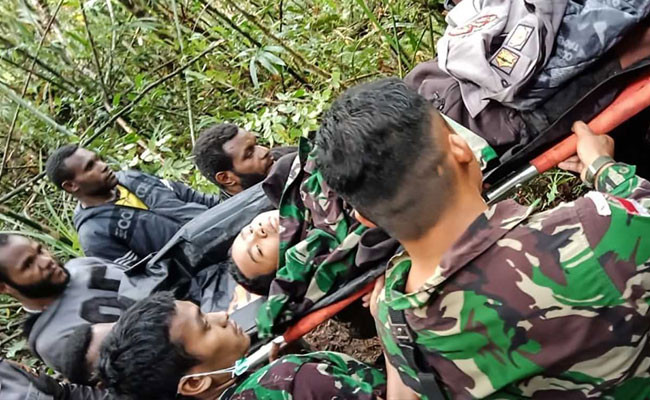 Roi may bay o Indonesia, cau be 12 tuoi song sot than ky