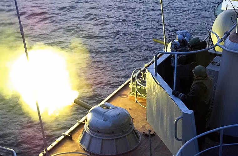 Qua các đợt bắn nghiệm thu với sự giám sát chặt chẽ của các cơ quan chức năng, đề tài "Hoàn thiện thiết kế, xây dựng công nghệ chế tạo đạn pháo hải quân 30mm ĐPST-30" do Viện Vũ khí thuộc Tổng cục Công nghiệp Quốc phòng đảm nhiệm đã thành công. Nguồn ảnh: arms-expo.