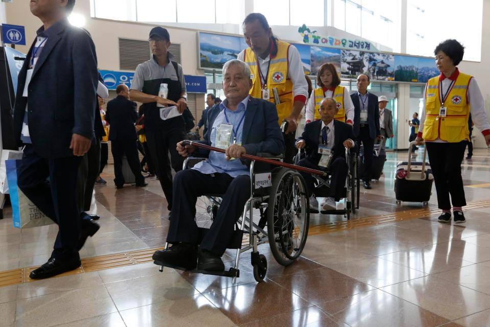 Hành trình tới Triều Tiên dự cuộc đoàn tụ gia đình ly tán - Hình 8 Hanh trinh toi Trieu Tien du cuoc doan tu gia dinh ly tan-Hinh-8