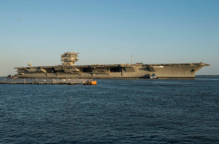 Việc “rã xác” tàu USS Enterprise luôn là vấn đề phức tạp và gian nan với Lầu Năm Góc. Hải quân Mỹ ban đầu dự tính quá trình này sẽ tiêu tốn khoảng 500-750 triệu USD, nhưng con số này vọt lên mức hơn một tỷ USD trong đánh giá vào năm 2013. Hàng loạt khó khăn buộc hải quân Mỹ nhiều lần trì hoãn thời điểm bắt đầu tháo dỡ, trong khi xác tàu USS Enterprise vẫn nằm phơi mưa nắng tại bang Virginia. Nguồn ảnh: stmed.net.