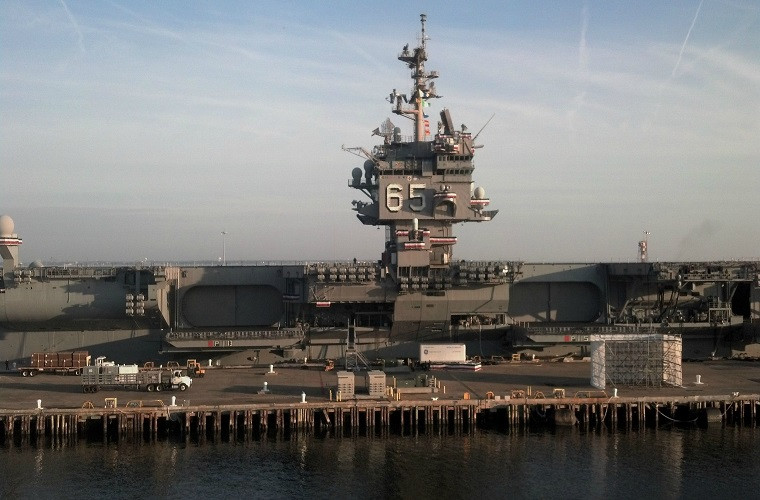 Trang The Drive, dẫn báo cáo của Văn phòng Kiểm toán Chính phủ Mỹ (GAO) công bố vào tuần trước cho thấy, kế hoạch tháo dỡ tàu sân bay hạt nhân USS Enterprise (CVN-65) của Lầu Năm Góc sẽ tiêu tốn ít nhất 1.5 tỷ USD cùng khoảng thời gian kéo dài lên đến 15 năm. Nguồn ảnh: stmed.net.