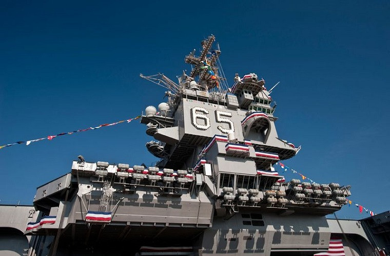 Trước đây, việc tháo dỡ các chiến hạm chạy bằng năng lượng hạt nhân thường được hải quân Mỹ tiến hành ở nhà máy Puget Sound ở bang Washington. Cơ sở này có lợi thế nằm gần bãi chất thải hạt nhân Hanford của Bộ Năng lượng Mỹ, giúp đơn giản hóa và giảm thiểu rủi ro trong quá trình vận chuyển lò phản ứng của USS Enterprise. Nguồn ảnh: stmed.net.