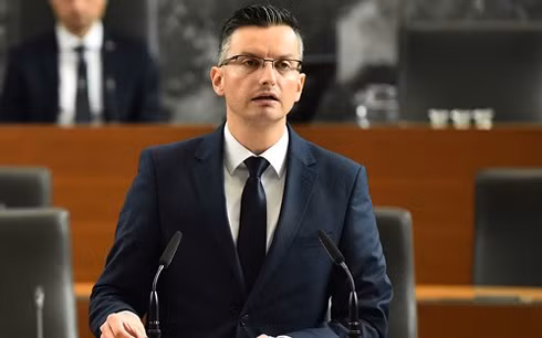 Cuu danh hai tro thanh Thu tuong, Slovenia cham dut be tac chinh tri