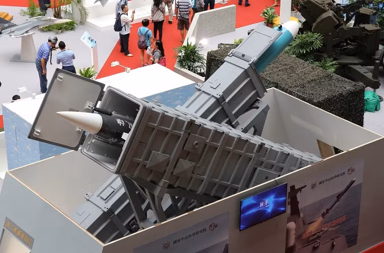 Cần phải nói thêm rằng Hsiung Feng IIE chỉ là một trong nhiều mẫu tên lửa hành trình chống hạm đang được Đài Loan biên chế cho quân đội của mình, bản thân họ cũng có nhiều sự lựa chọn khác đủ “nặng” để Trung Quốc phải trả giá đắt nếu khinh suất. Dù vậy chắc hẳn cả Đài Loan và Trung Quốc đều không muốn đi một cuộc chiến như trên bởi cả hai đều hiểu rõ rằng họ có quá nhiều thứ để mất và chiến tranh không phải là cách duy nhất. Nguồn ảnh: Missile Threat.
