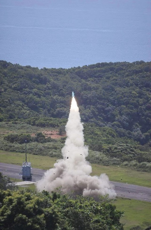 Ở phía ngược lại, Đài Loan hoàn toàn có thể triển khai một đợt tấn công bằng tên lửa Hsiung Feng IIE từ một con đường cao tốc nào đó chạy dọc phía Tây hòn đảo này với mục tiêu là các cơ sở hạ tầng kinh tế quan trọng của Bắc Kinh (từ 5-10 mục tiêu), thiệt hại của các đòn tấn công này cơ bản mà nói sẽ không nhiều nhưng nó cũng sẽ tác động không nhỏ đến nền kinh tế lớn thứ 2 thế giới. Nguồn ảnh: Asia Times.