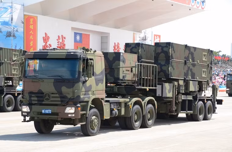 Tuy nhiên, theo ông Song Zhongping, một chuyên gia nghiên cứu tên lửa tại Hong Kong cho rằng, Bắc Kinh đã có sẵn phương án bảo vệ các thành phố và khu vực chiến lược ở nước này. “Hệ thống phòng thủ tên lửa của quân đội Trung Quốc đủ sức đánh chặn tên lửa Tomahawk của Mỹ, do đó tên lửa Hsiung Feng IIE không thành vấn đề đáng quan ngại”, ông Song nhận định. Nguồn ảnh: Asia Times.