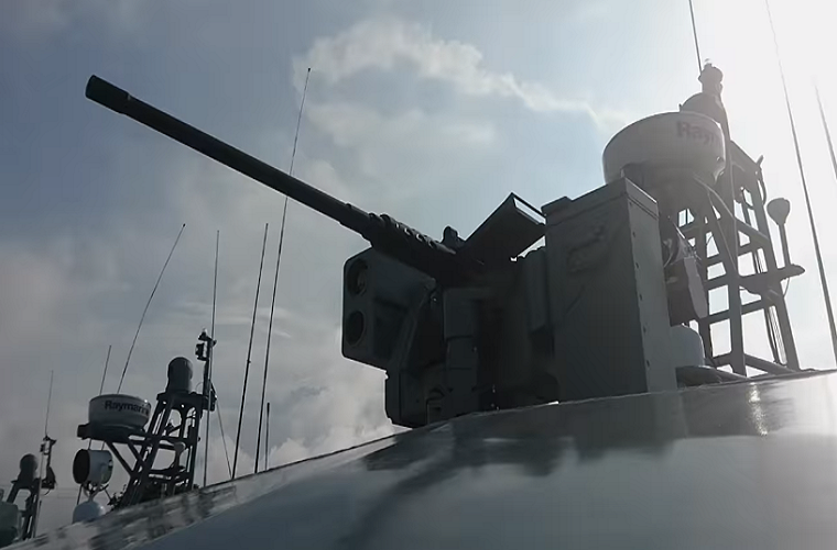 Giống như Typhoon MLS-ER, trạm vũ khí điều khiển từ xa với súng máy Browning M2 trên MPAC Mk 3 sau khi các tàu này trải qua quá trình nâng cấp. Nếu như trước đây nếu chỉ được trang bị súng M2, tầm tác chiến hiệu quả của MPAC Mk 3 chỉ vào khoảng 2.000 mét và nó chỉ có thể đóng vai trò như một tàu tuần tra và đổ bộ nhanh. Nguồn ảnh: Hải quân Philippines.