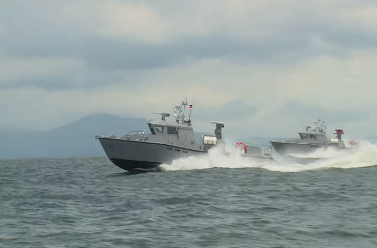 Trong đoạn video mới nhất về các tàu tấn công nhanh MPAC Mk 3, Hải quân Philippines cho thấy, nước này đã bắt đầu quá trình thử nghiệm hệ thống Typhoon MLS-ER mang theo các tên lửa tấn công dẫn đường Spike-ER do hãng Rafael phát triển trên ít nhất ba tàu MPAC Mk 3 trong trung tuần đầu tháng 8 vừa qua. Nguồn ảnh: Hải quân Philippines.