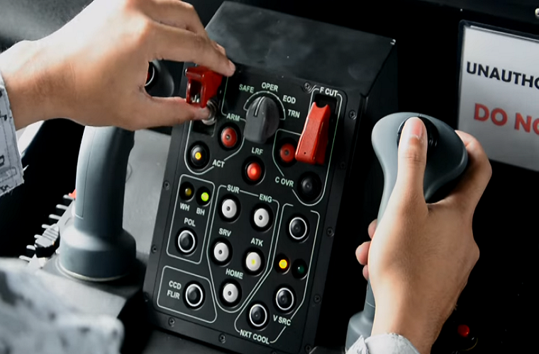 Cận cảnh hệ thống điều khiển dành cho Typhoon MLS-ER trên các tàu MPAC Mk 3 của Hải quân Philippines. Nguồn ảnh: Hải quân Philippines.