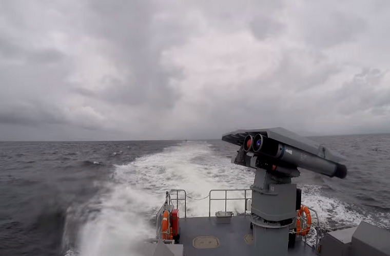 Trọng lượng của mỗi quả Spike-ER vào khoảng 34kg với khả năng xâm nhập lớp giáp bằng thép cán dày tới 1.000mm. Spike-ER còn được trang bị một đầu dẫn quang điện cho phép tấn công chính xác mục tiêu với sai số thấp nhất. Nguồn ảnh: Hải quân Philippines.